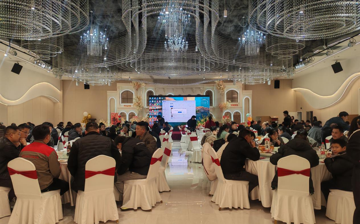 With united hearts, we forge ahead to new horizons; with concerted efforts, we create a brilliant future. Tianrun Electric's 2026 New Year Gala concluded with warmth, expressing gratitude for the journey together.