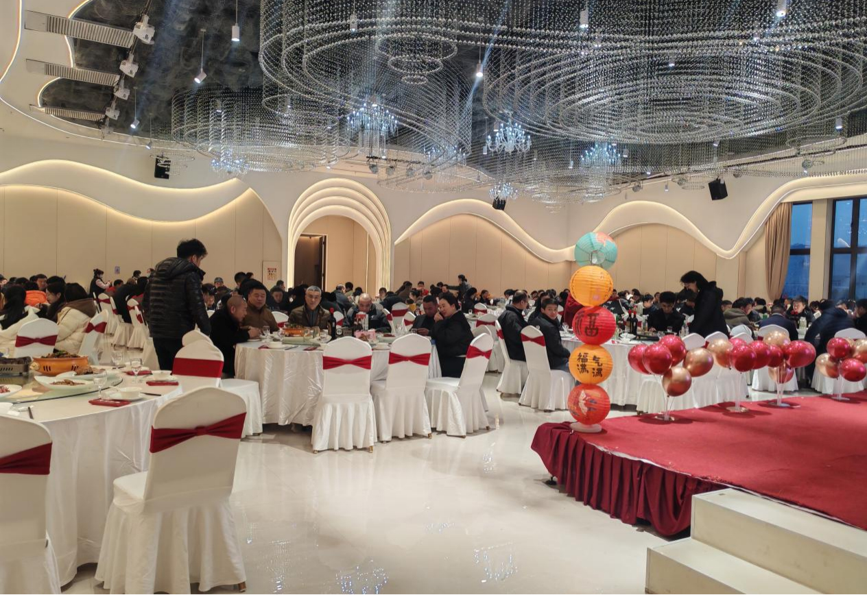 With united hearts, we forge ahead to new horizons; with concerted efforts, we create a brilliant future. Tianrun Electric's 2026 New Year Gala concluded with warmth, expressing gratitude for the journey together.
